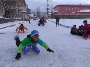 Yetişkinlere Çile, Onlara Eğlence