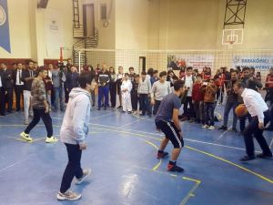 Spor Bakanı Potayı Iskalamadı