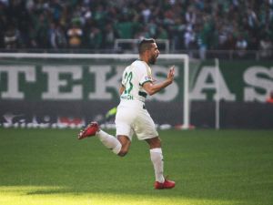 Timsah İşi İlk Yarıda Bitirdi