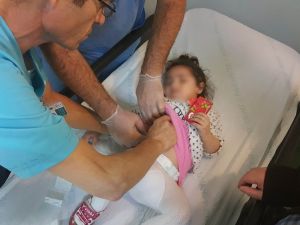 Eşine Silahla Saldırdı, 2.5 Yaşındaki Kızını Vurdu