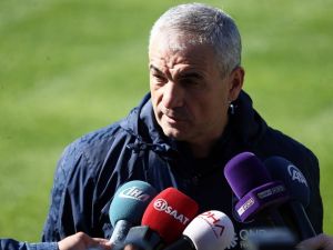 Ersun Yanal’ı Solladı