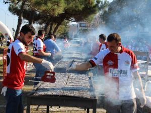 Tam 10 Ton Hamsi İkram Edildi
