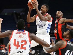Anadolu Efes, Muratbey Uşak’ı Devirdi