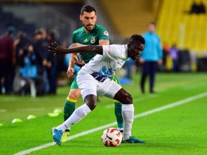 İlk Yarı Fenerbahçe’nin Üstünlüğüyle Bitti