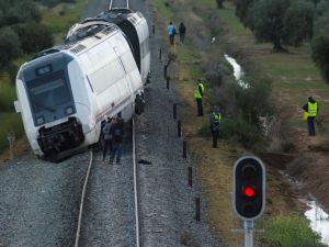 İspanya’da Tren Raydan Çıktı: 30 Yaralı