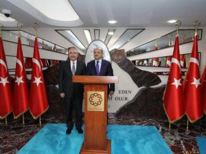 "Salladığı Evrakları Bir An Önce Paylaşsın"
