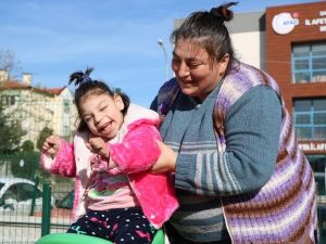 Yüzde 96 Engelli: Minik Elif Yardım Bekliyor