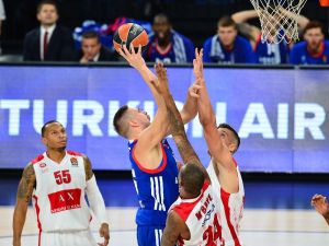 Anadolu Efes, 3. Galibiyetini Aldı