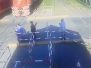 Tren Çocuğa Böyle Çarptı