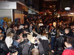Beşiktaşlı Taraftarlar Galibiyeti Çarşı’da Kutladı