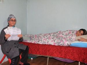 Cam Hastası Aile Yardım Eli Bekliyor