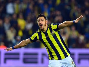 Giuliano Fenerbahçe’yi Sırtlıyor