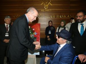 Erdoğan Görme Engelli Ressamın Sergisini Gezdi