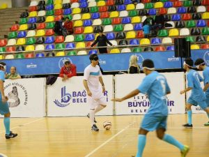 A Milli Futbol Takımı Eski Futbolcularından Engelsiz Maç