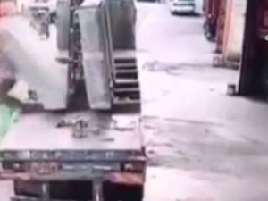 Cam Blok İşçinin Kafasında Tuzla Buz Oldu