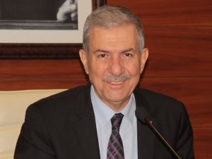İstifa İddialarını Yalanladı