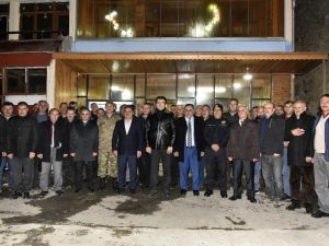 Vali Memiş’ten 2 Bin 50 Metrede Asfalt Emekçilerine Yemek