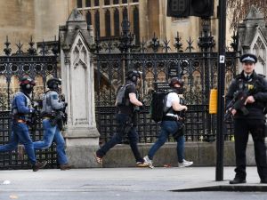 Londra’da Şüpheli Paket Alarmı
