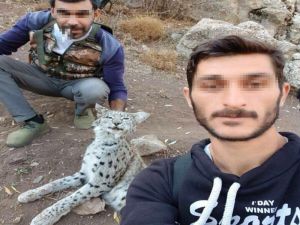 Nesli Tükenmekte Olan Vaşağı Vurup Fotoğraf Çektirdiler