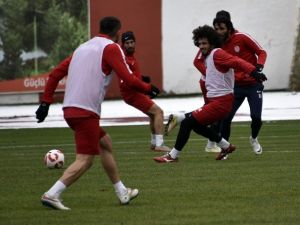 Gümüşhanespor, Isıtmalı Yeni Zemininde Çalıştı