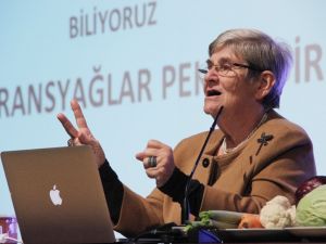 Kadınlar Erkeklerden Daha Uzun Yaşıyor