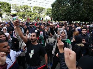 Tunus’ta Binlerce Kişi Kudüs İçin Ayakta