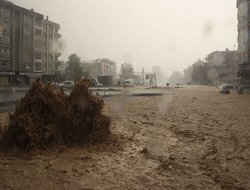 Samsun bayrama sel ile uyandı