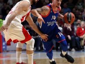 Anadolu Efes Deplasmanda Farklı Kaybetti