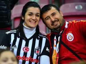 Galatasaray-akhisarspor Maçında Dikkat Çeken Görüntü