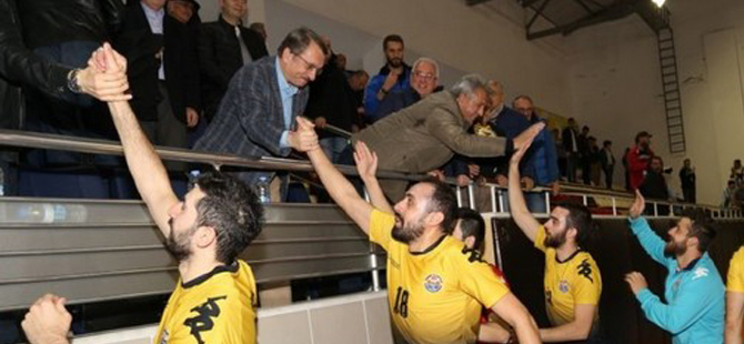 Rize Takımı Yenildi, İmdat Sütlüoğlu Rakip Sporcularla Kutladı