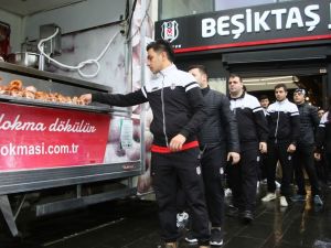 Beşiktaş Kulübü Şehitler İçin Lokma Dağıttı