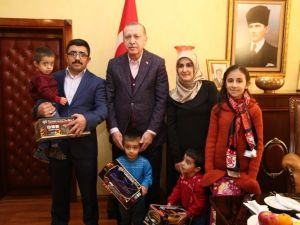Cumhurbaşkanı Minik Adaşları İle Görüştü