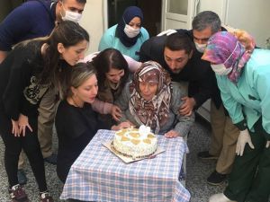 84 Yaşında İlk Kez Doğum Günü Kutladı
