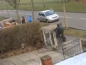 Motosiklet Yayaların Arasına Daldı