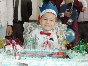 5 Yaşında 10 Ameliyat Geçirdi