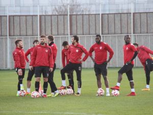 Taraftarlardan Samsunspor’a Meşaleli Destek