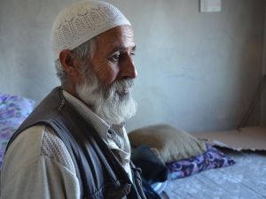 8 Çocuğuna Bakan Babanın Çaresizlik Gözyaşları