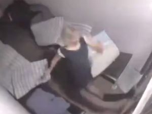 Öfkeyle Kalktı Zararla Oturdu