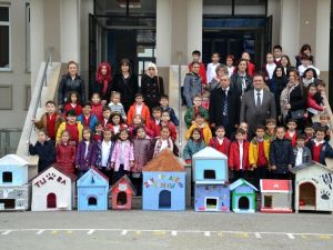 Minik Öğrenciler Sokak Hayvanları İçin Yaptı
