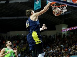 Tofaş’a İlk Mağlubiyetini Fener Tattırdı