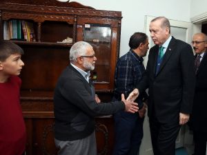 Erdoğan, Gurbetçi Aileyi Evinde Ziyaret Etti