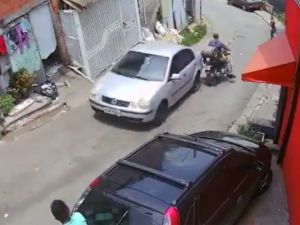 Otomobil Bir Anda Kaymaya Başladı