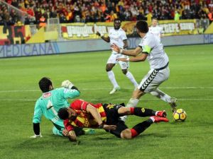 Göztepe Evinde Kazandı