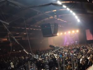 Konserdeki Görünmez Kaza Kamerada