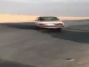 Şov Yaparken Kameramana Çarptı