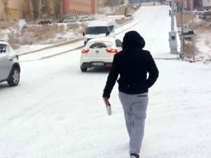 “Karlı Ve Buzlu Yolda Penguen Gibi Yürüyün”