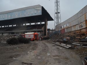Yıkımı Süren Hüseyin Avni Aker Stadı’nda Yangın Çıktı