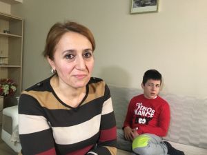 Yürümek İçin Yardım Bekliyor