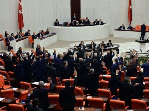 Mecliste Tatil Tartışması