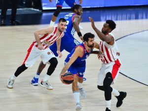 Anadolu Efes Üst Üste 4. Mağlubiyetini Aldı